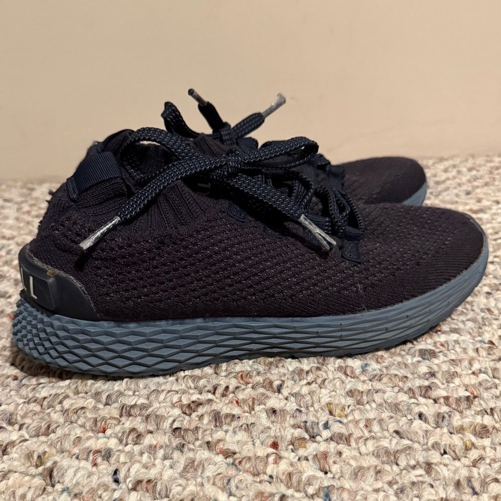 Nobull Navy Diamond Knit Runner Sneakers- Size 8.5 Women’s
